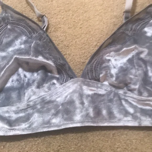 🌸NEW🌸Soma Grey Lace Crushed Velvet Convertible Bra